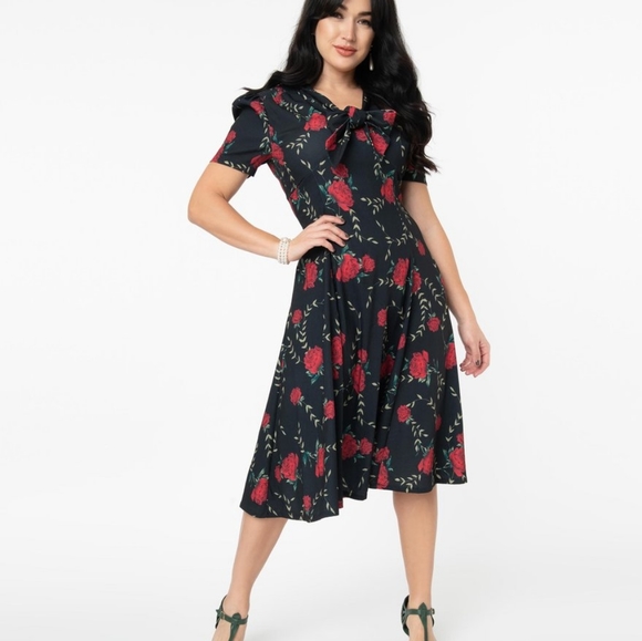 Plus Size 1950s Style Black & Red Rose Amara Swing Dress - Picture 3 of 4